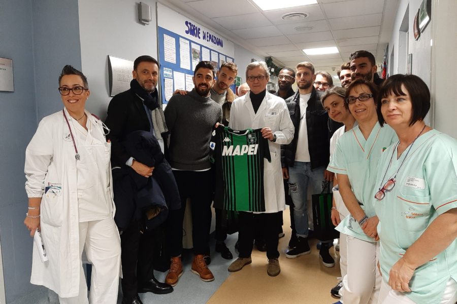 Il Sassuolo Calcio visita la Pediatria e “lancia” una donazione da parte dei suoi giocatori