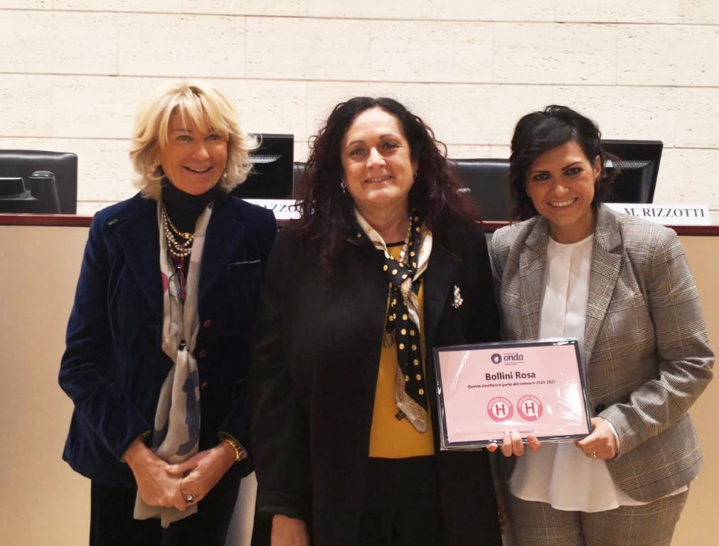 Le referenti del progetto per l'ospedale di Sassuolo, Silvia Vaccari e Cristina Tarantino, assieme al Presidente di ONDA, Francesca Merzagora